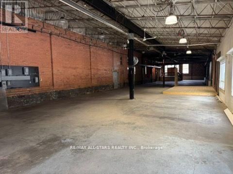 101 ENTRANCE DRIVE Image 16