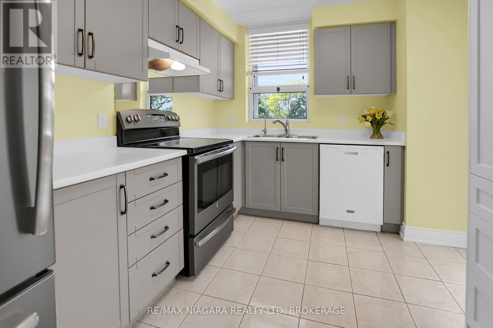 304 - 81 SCOTT STREET Image 3