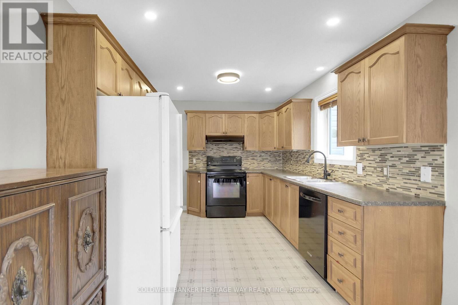 523 JOSEPH STREET Image 9