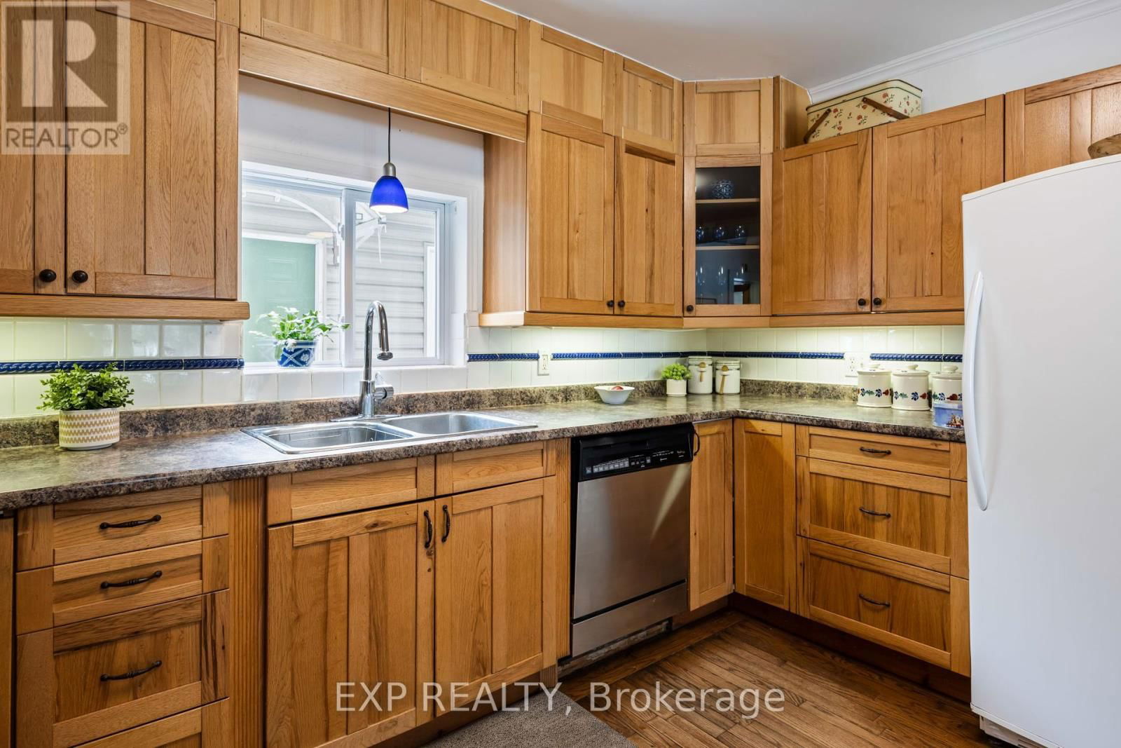 16 MILL STREET Image 12