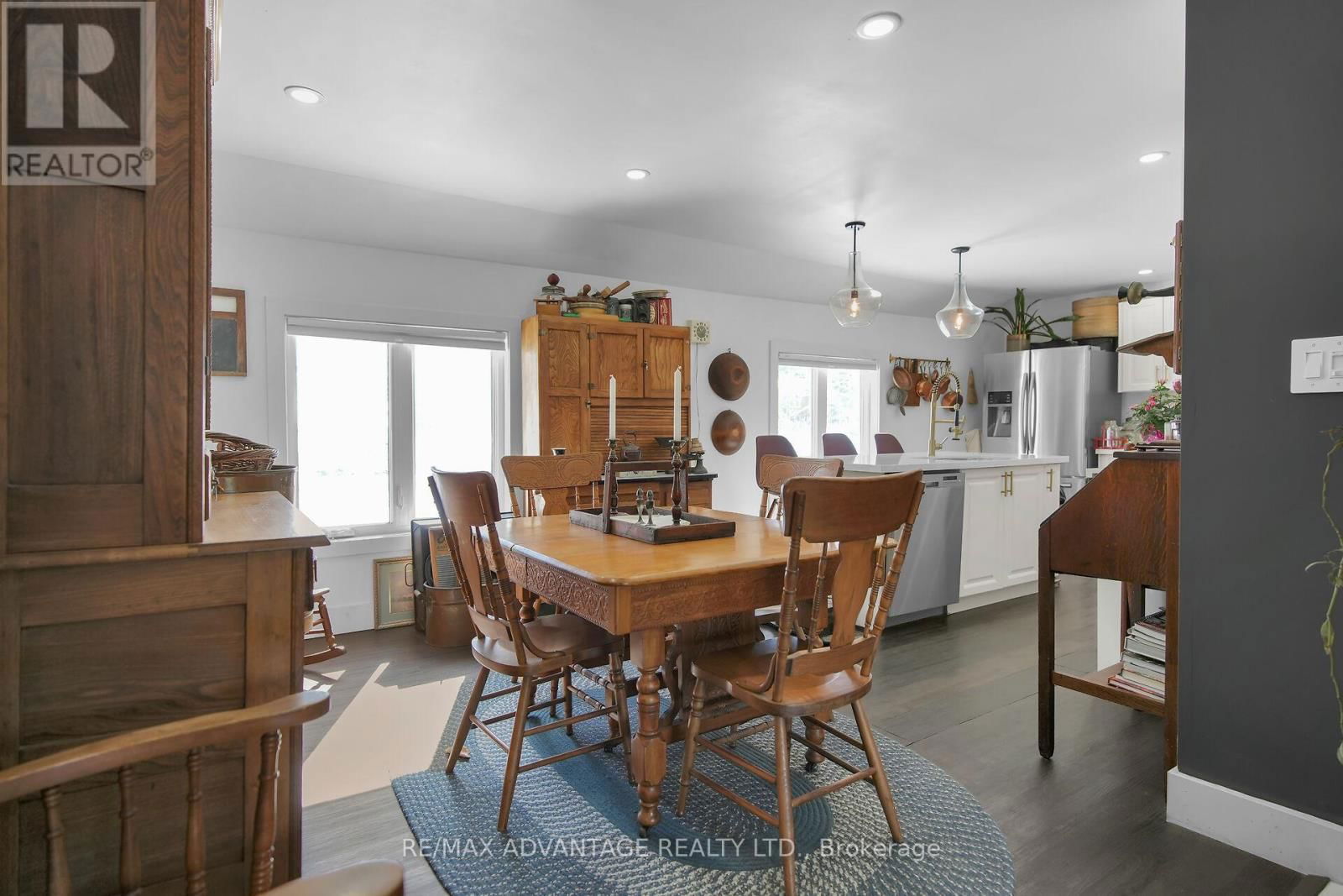 248 BORDEN AVENUE Image 10