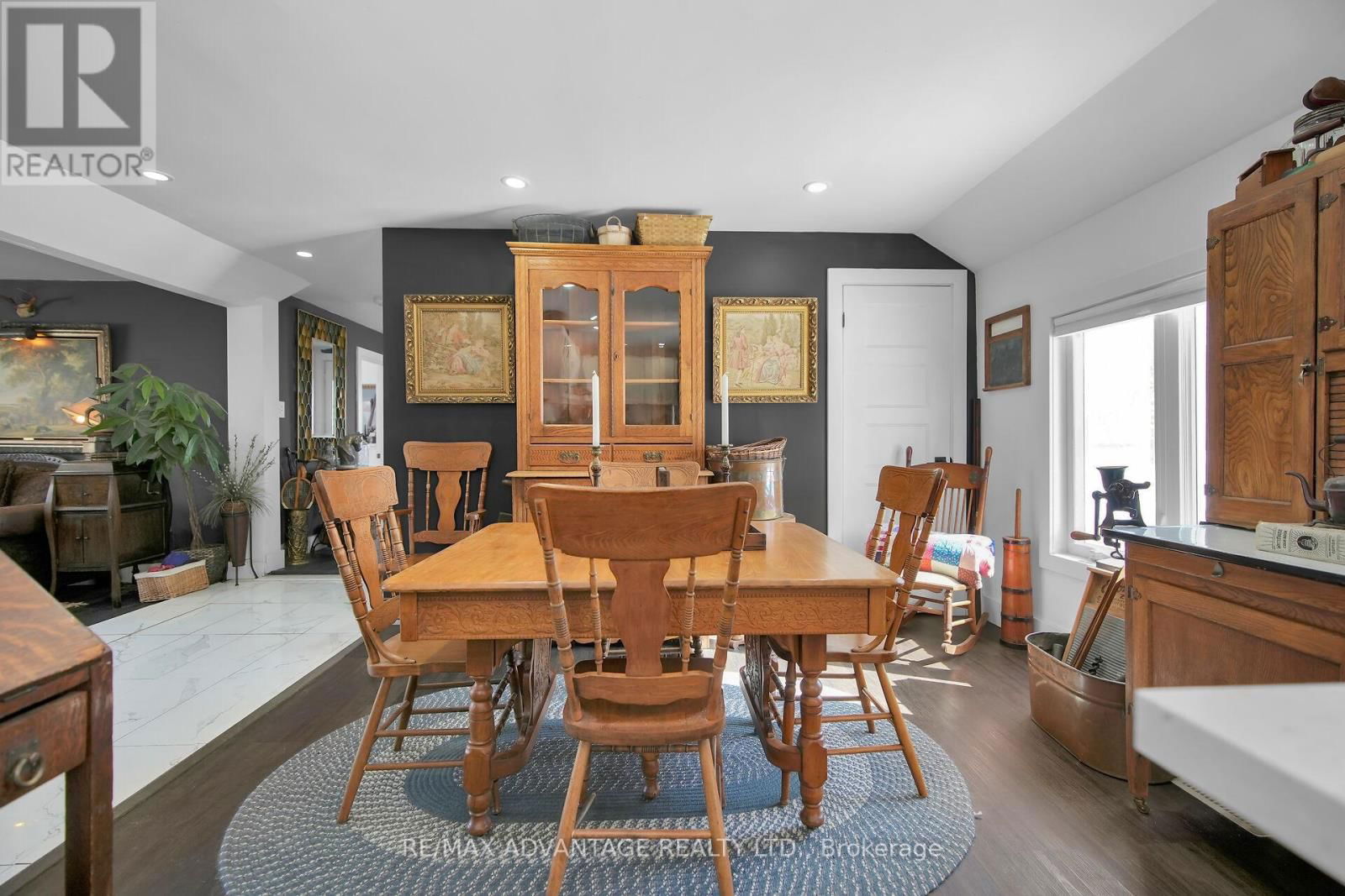248 BORDEN AVENUE Image 11