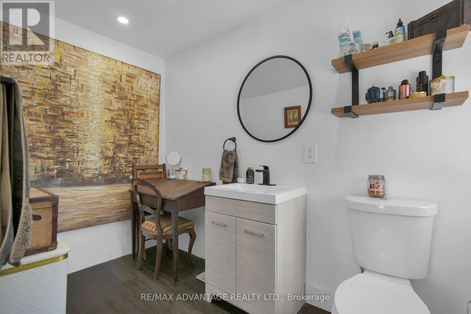 248 BORDEN AVENUE Image 20
