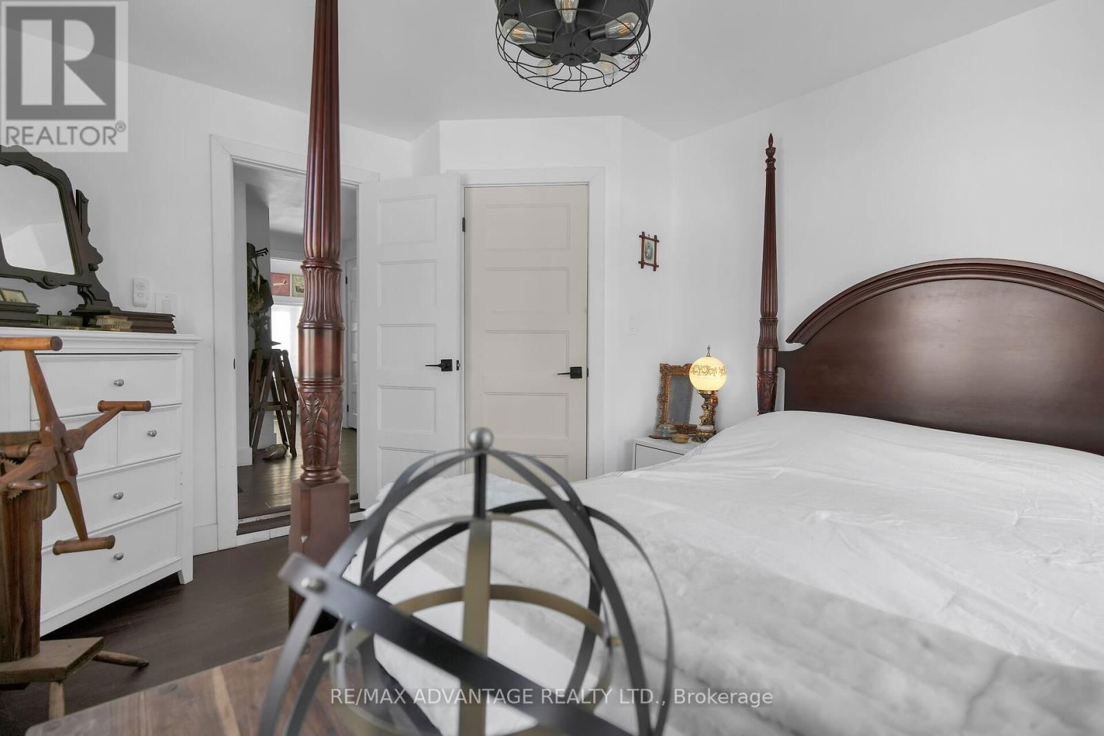 248 BORDEN AVENUE Image 22