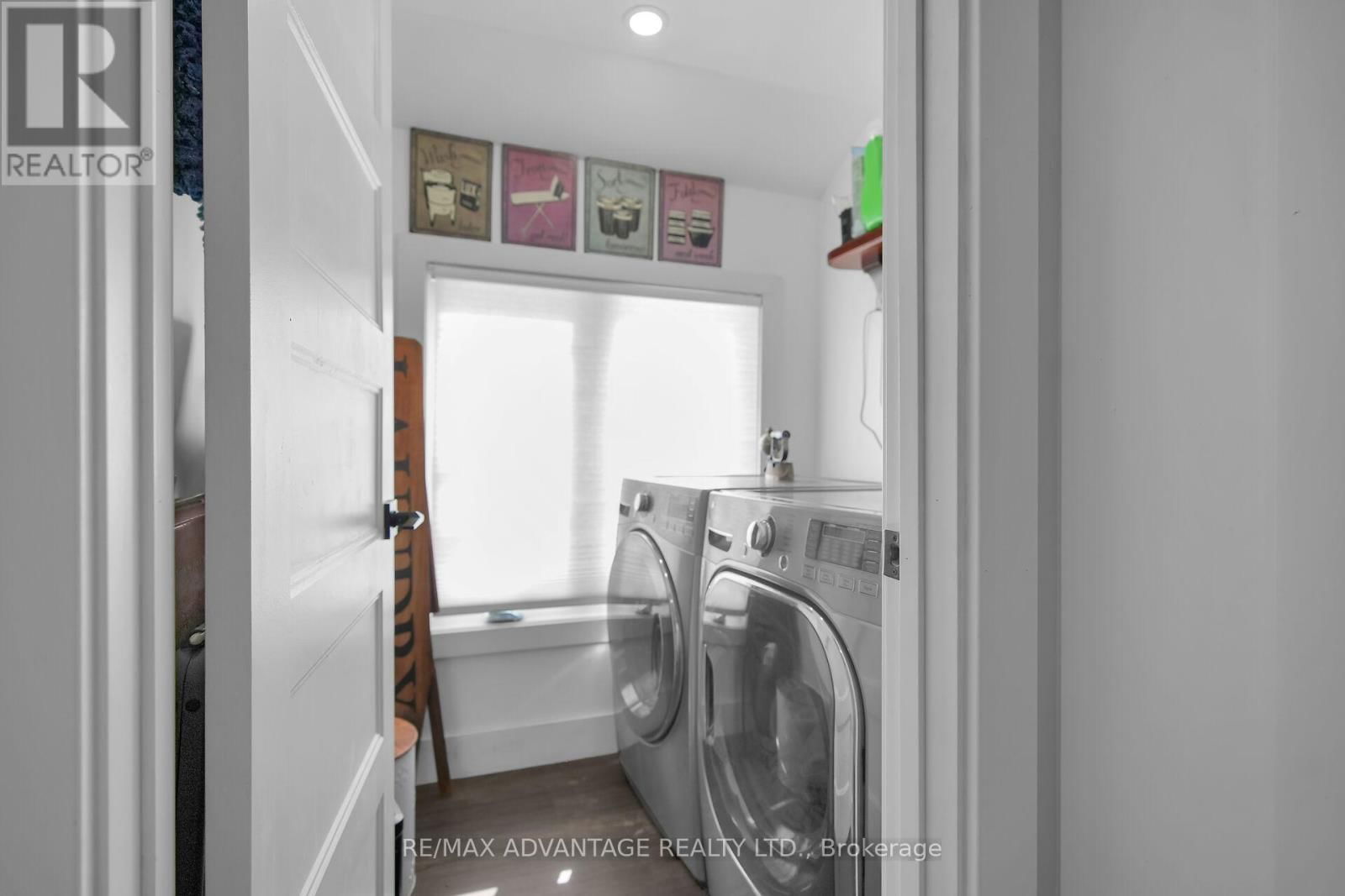 248 BORDEN AVENUE Image 25