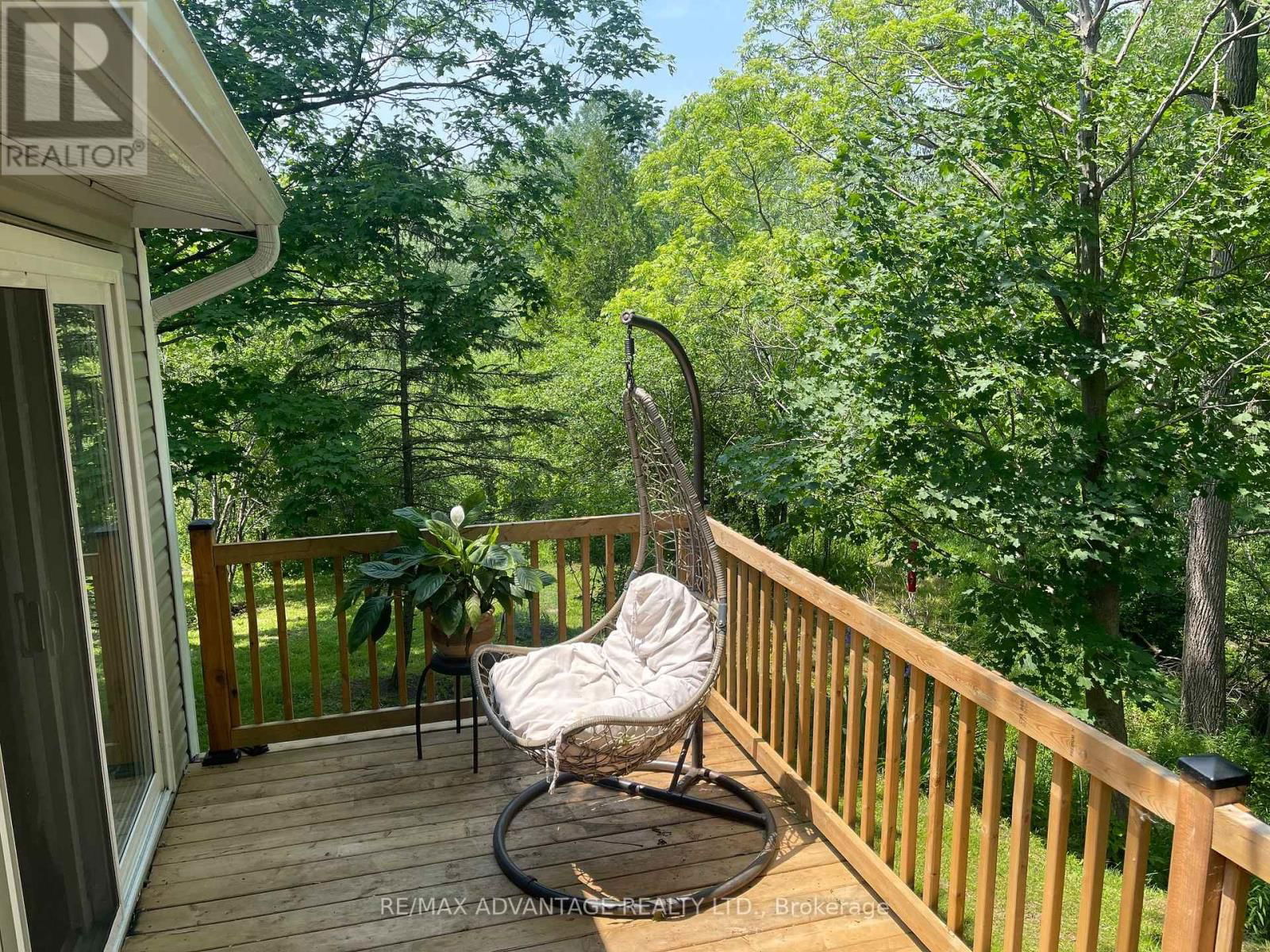 248 BORDEN AVENUE Image 26