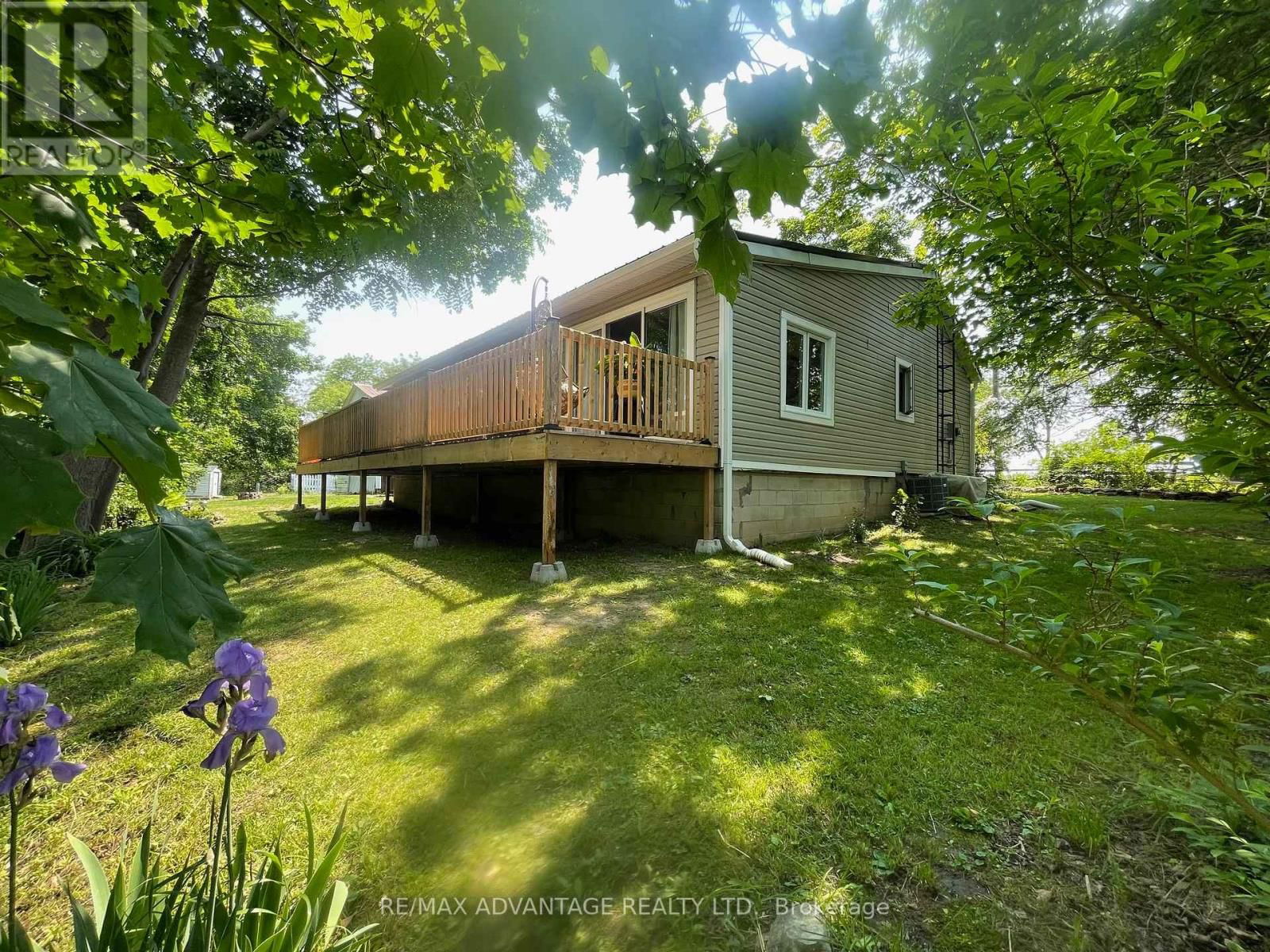 248 BORDEN AVENUE Image 4