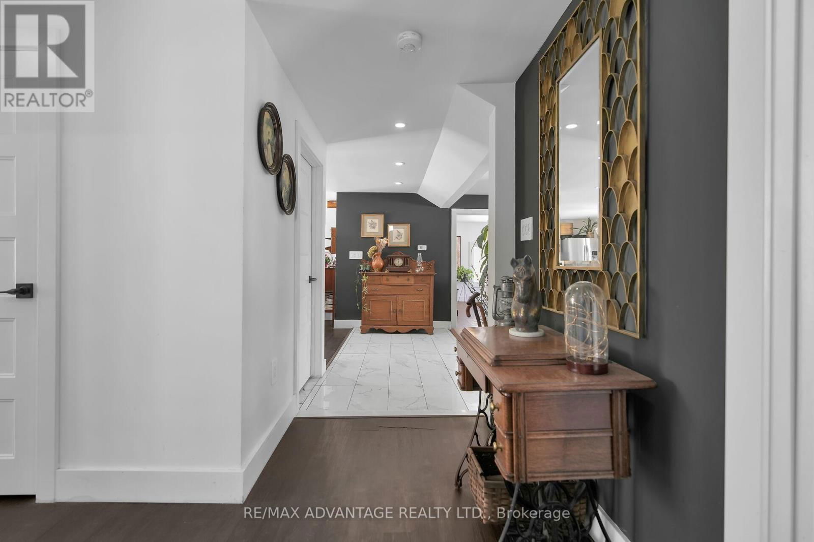 248 BORDEN AVENUE Image 6