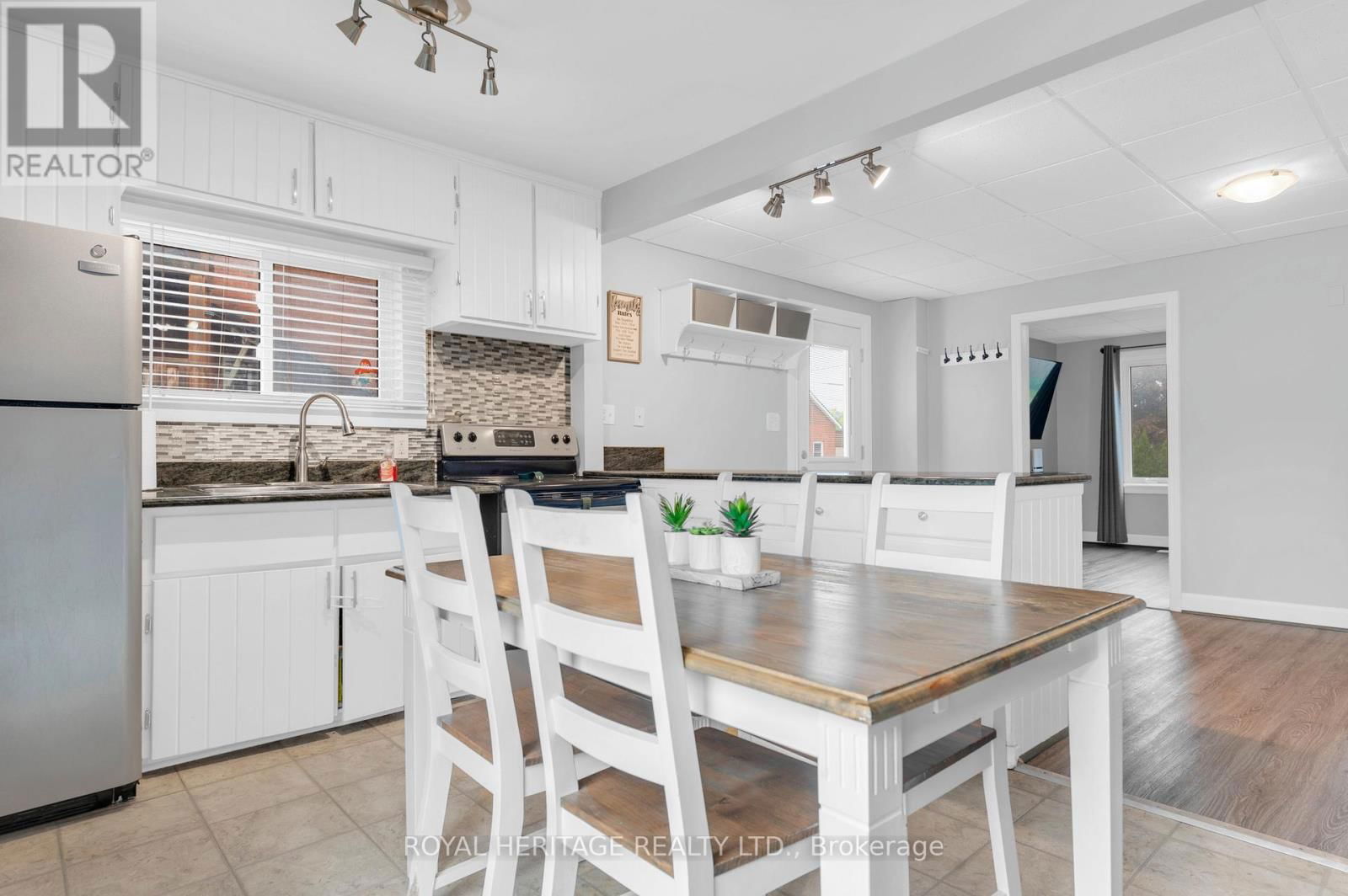 108 EVERETT STREET Image 11