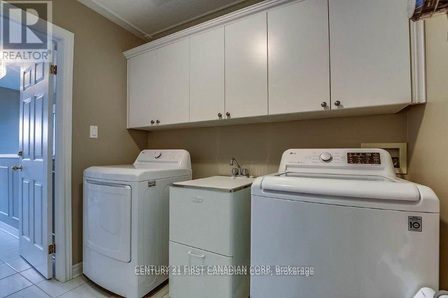31 GLENRIDGE CRESCENT Image 10
