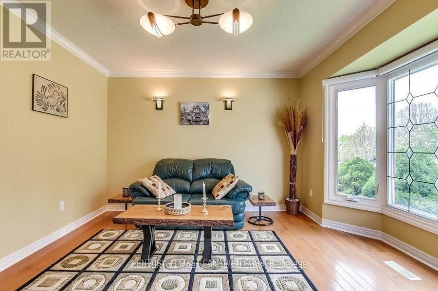 31 GLENRIDGE CRESCENT Image 11
