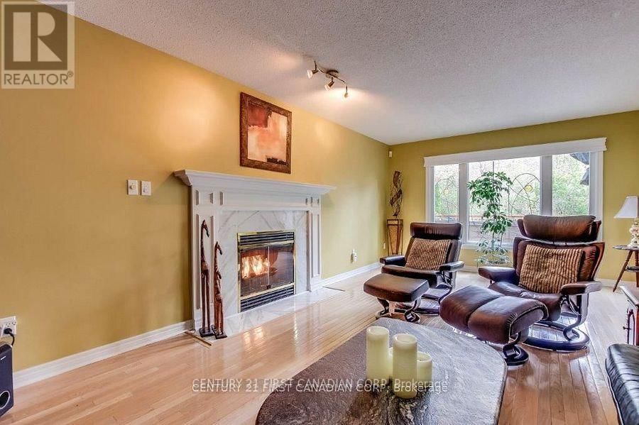 31 GLENRIDGE CRESCENT Image 19