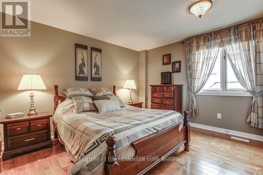 31 GLENRIDGE CRESCENT Image 21