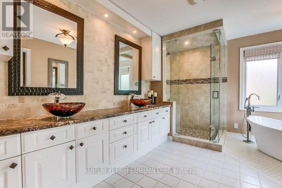 31 GLENRIDGE CRESCENT Image 24