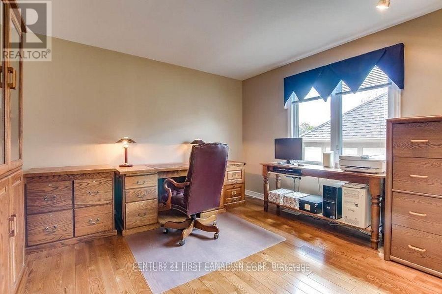 31 GLENRIDGE CRESCENT Image 26