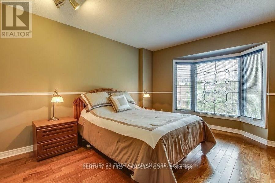 31 GLENRIDGE CRESCENT Image 27