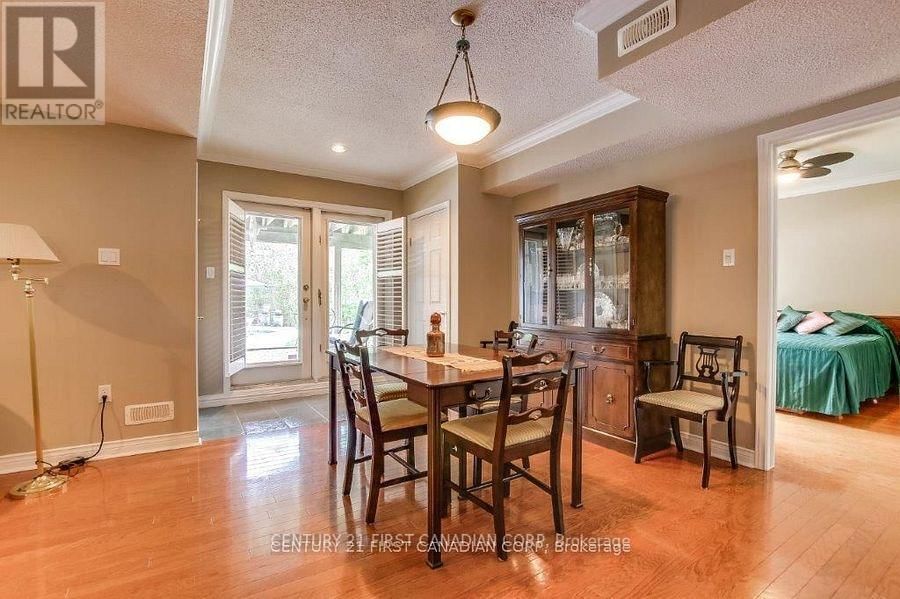 31 GLENRIDGE CRESCENT Image 31
