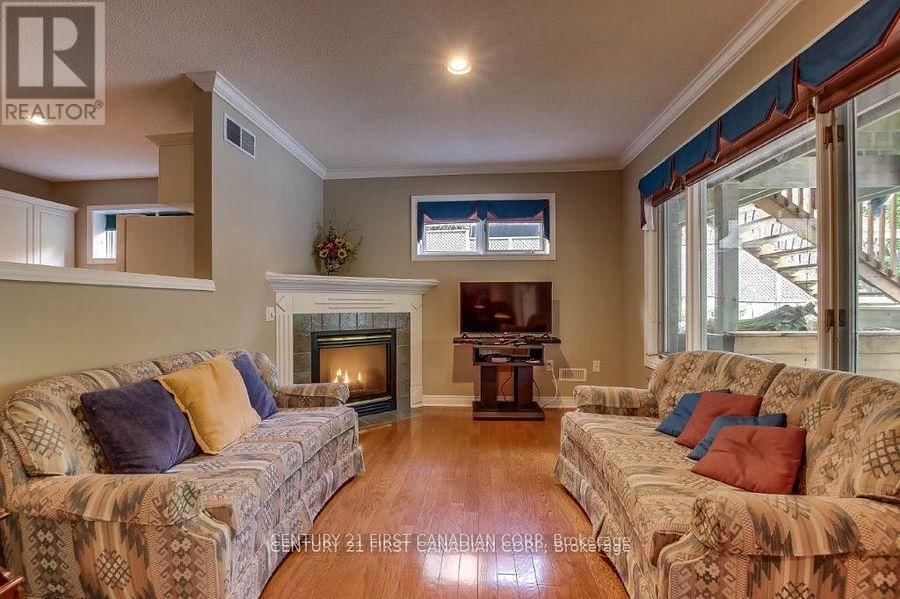 31 GLENRIDGE CRESCENT Image 32