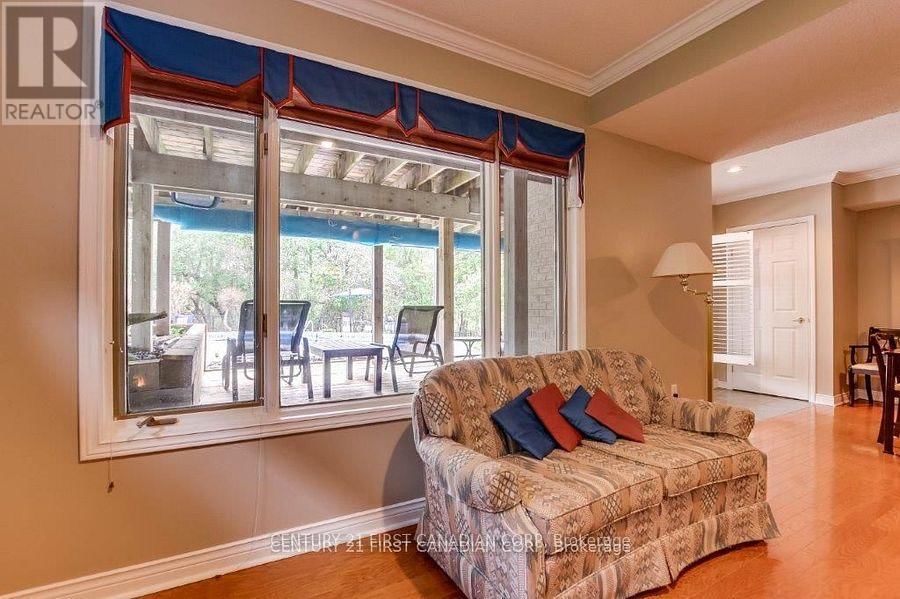 31 GLENRIDGE CRESCENT Image 33