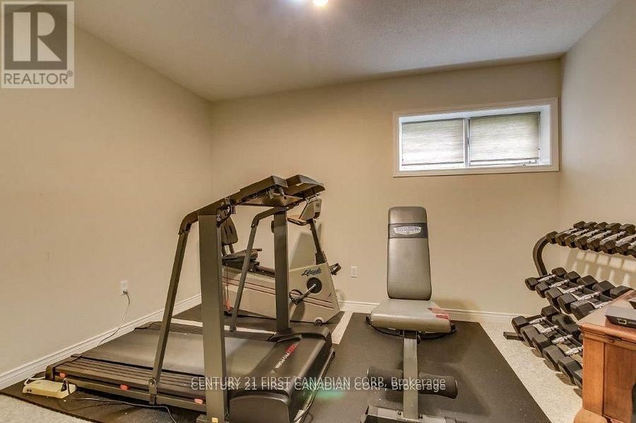 31 GLENRIDGE CRESCENT Image 37