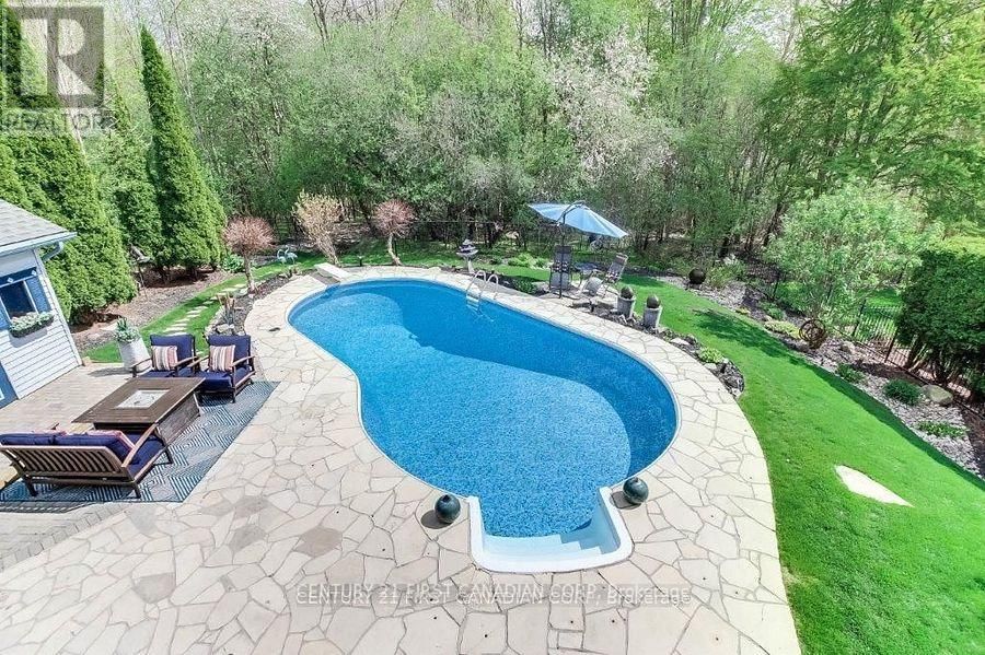 31 GLENRIDGE CRESCENT Image 38