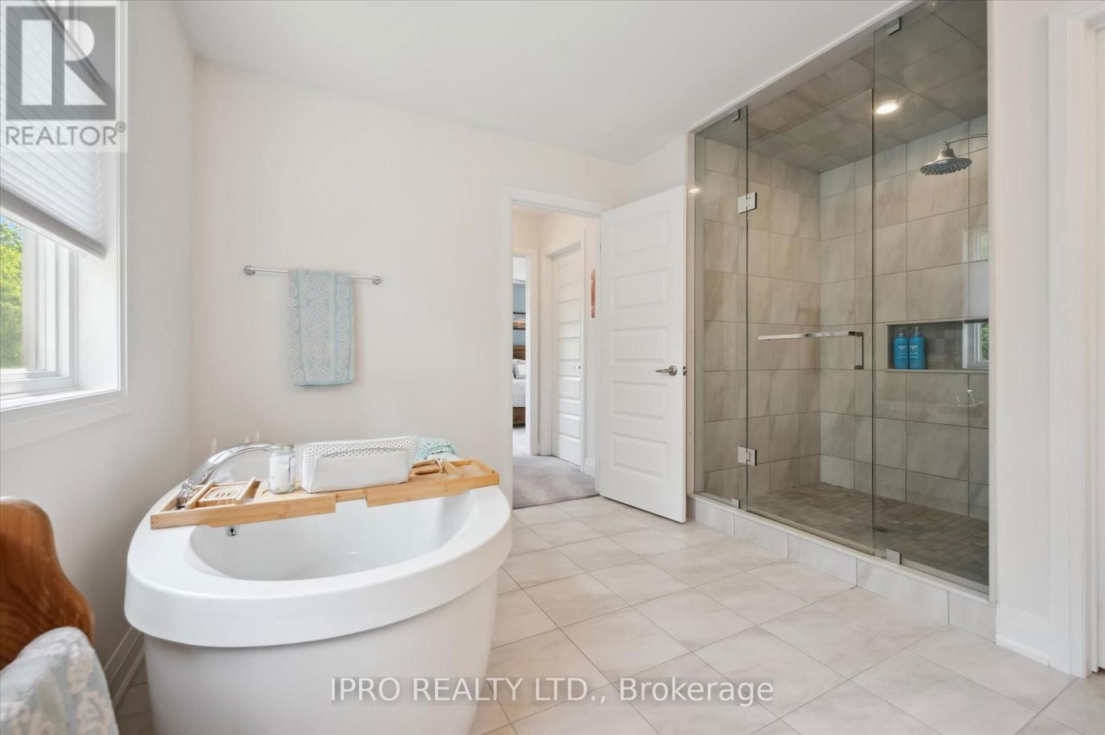 141 MCFARLANE CRESCENT Image 35