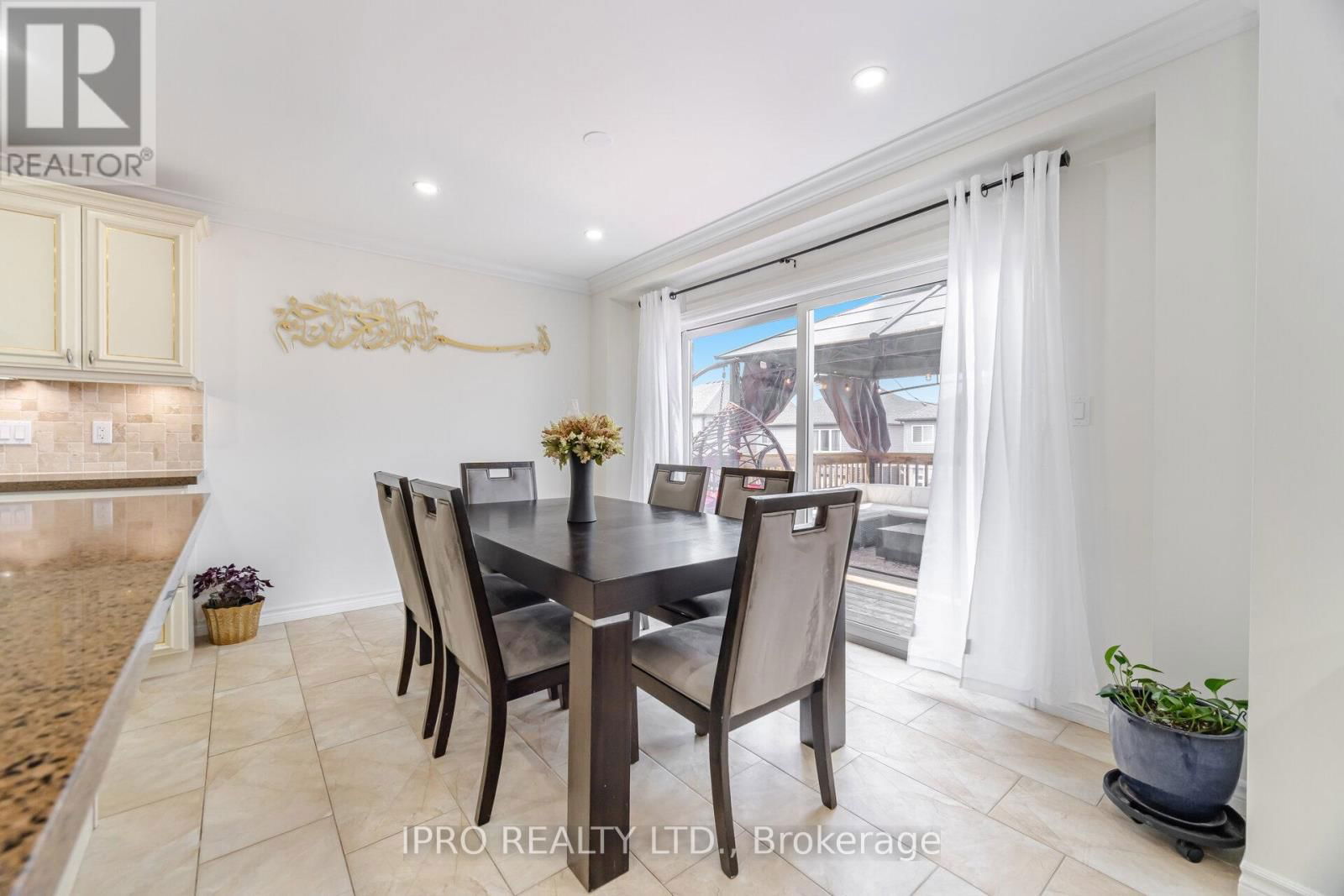 132 COKER CRESCENT Image 14