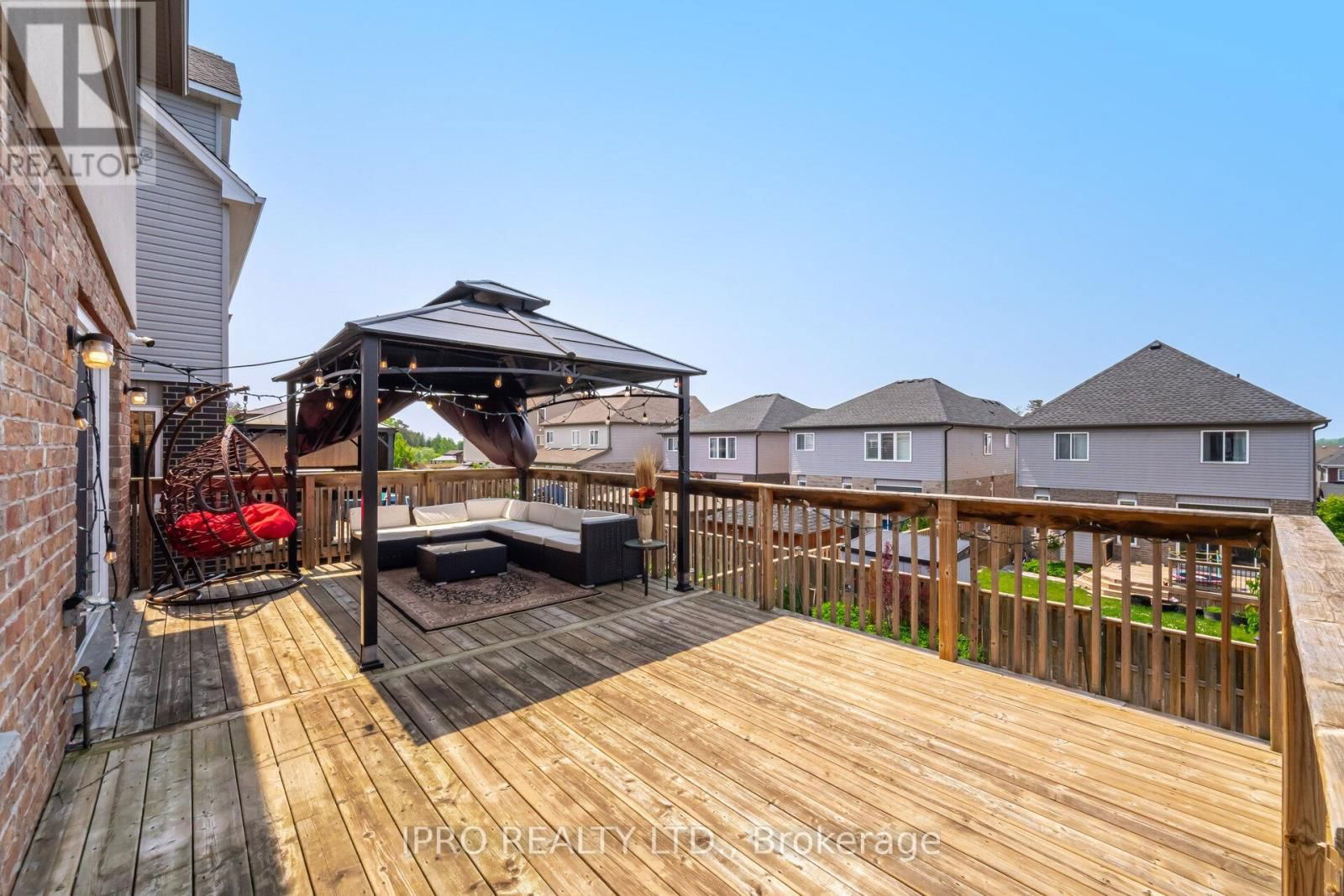 132 COKER CRESCENT Image 17