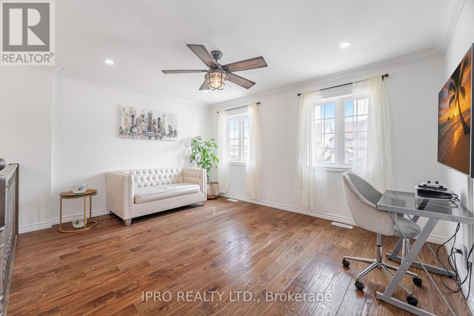 132 COKER CRESCENT Image 22