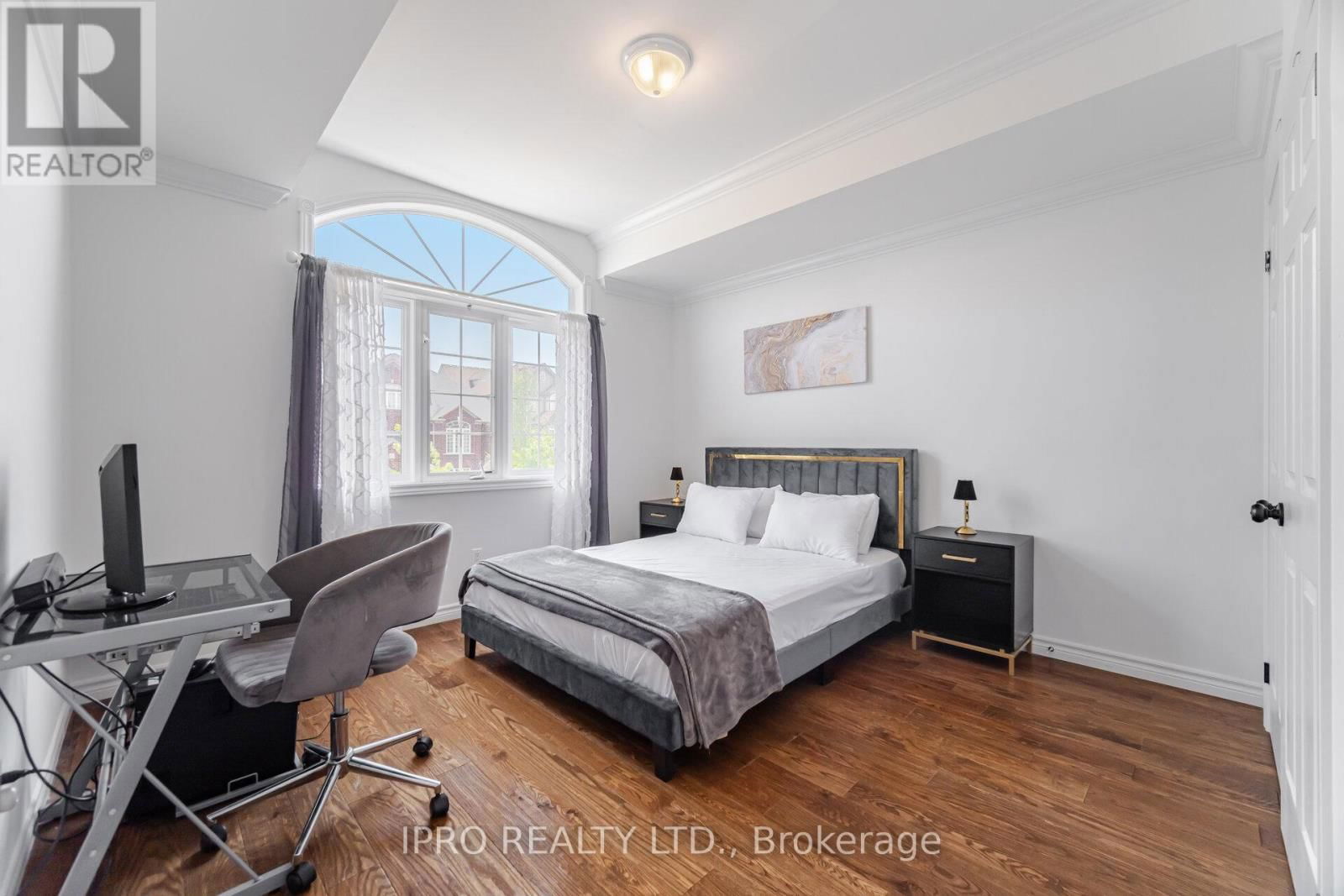 132 COKER CRESCENT Image 23
