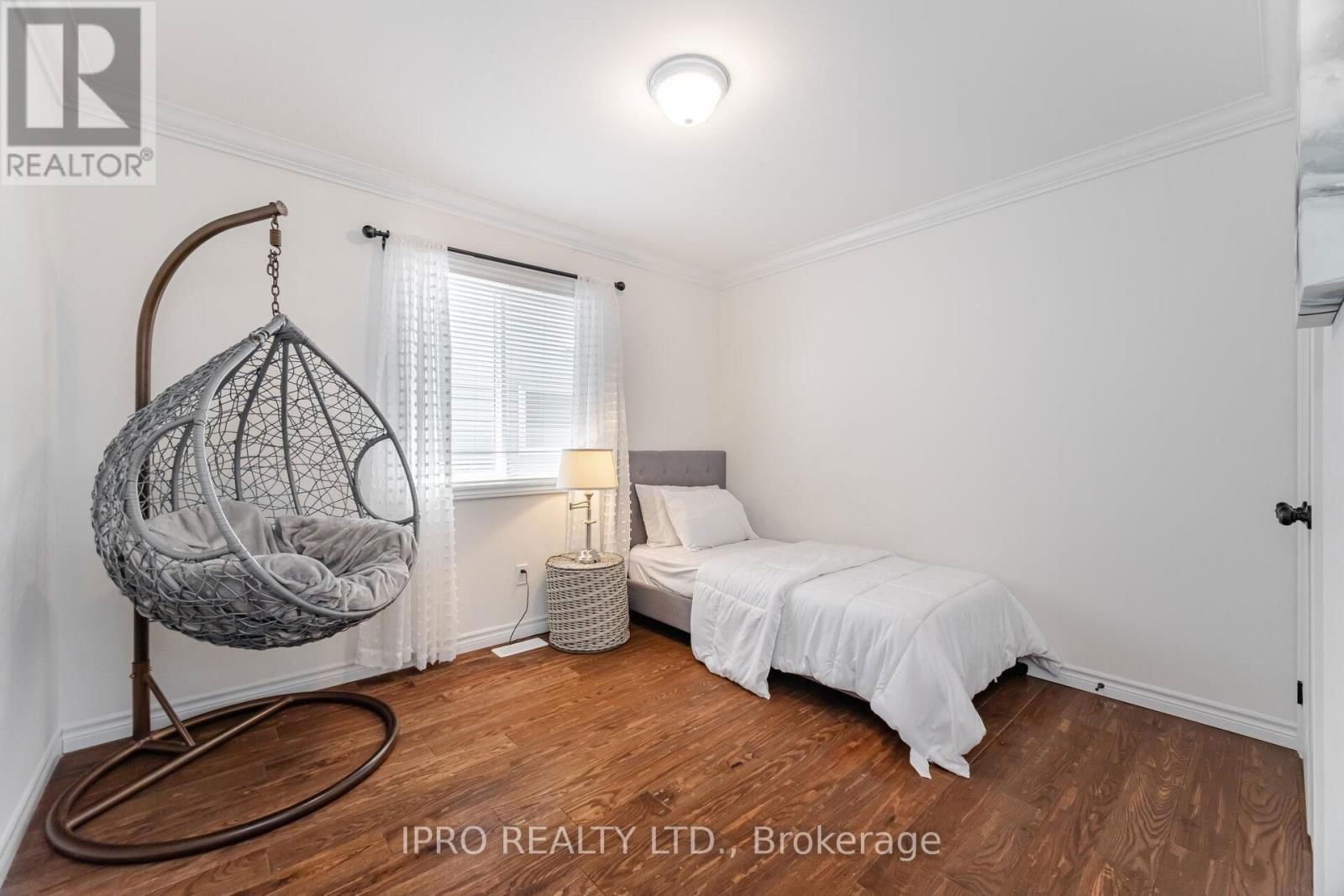 132 COKER CRESCENT Image 25
