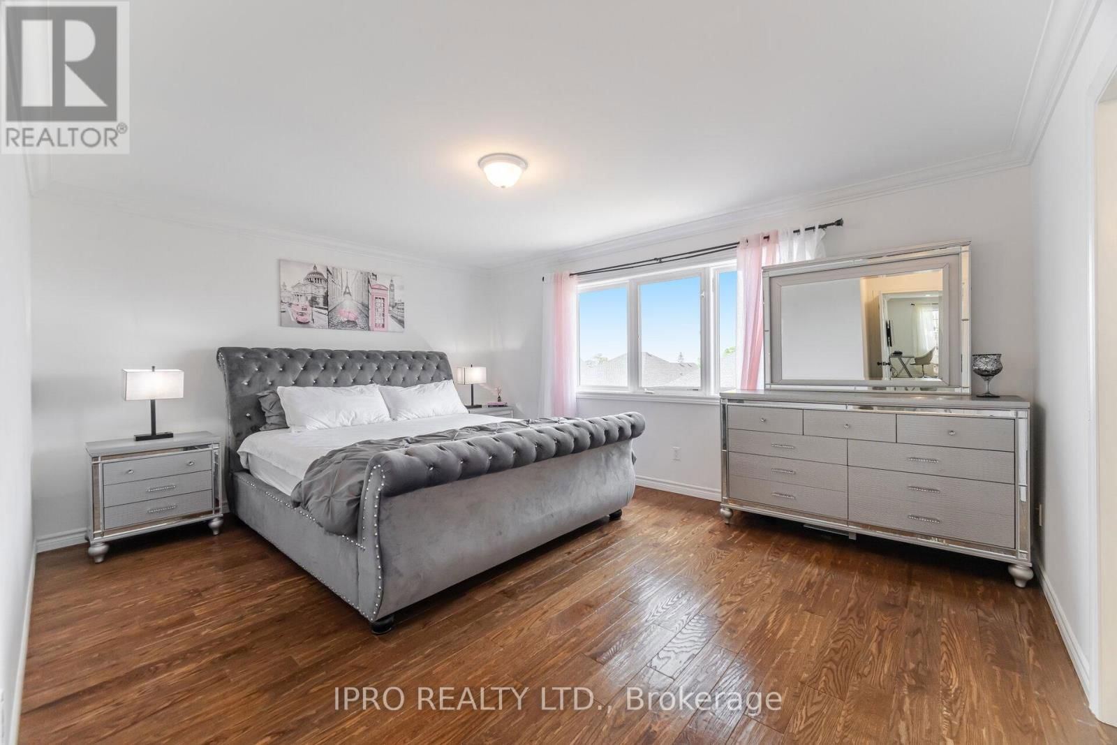132 COKER CRESCENT Image 26