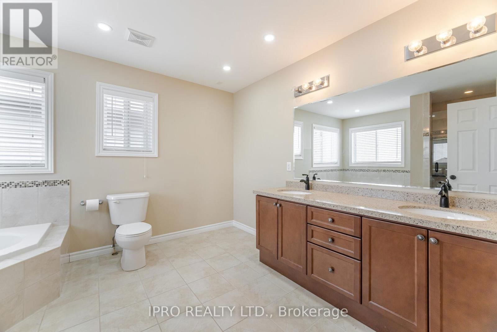 132 COKER CRESCENT Image 29