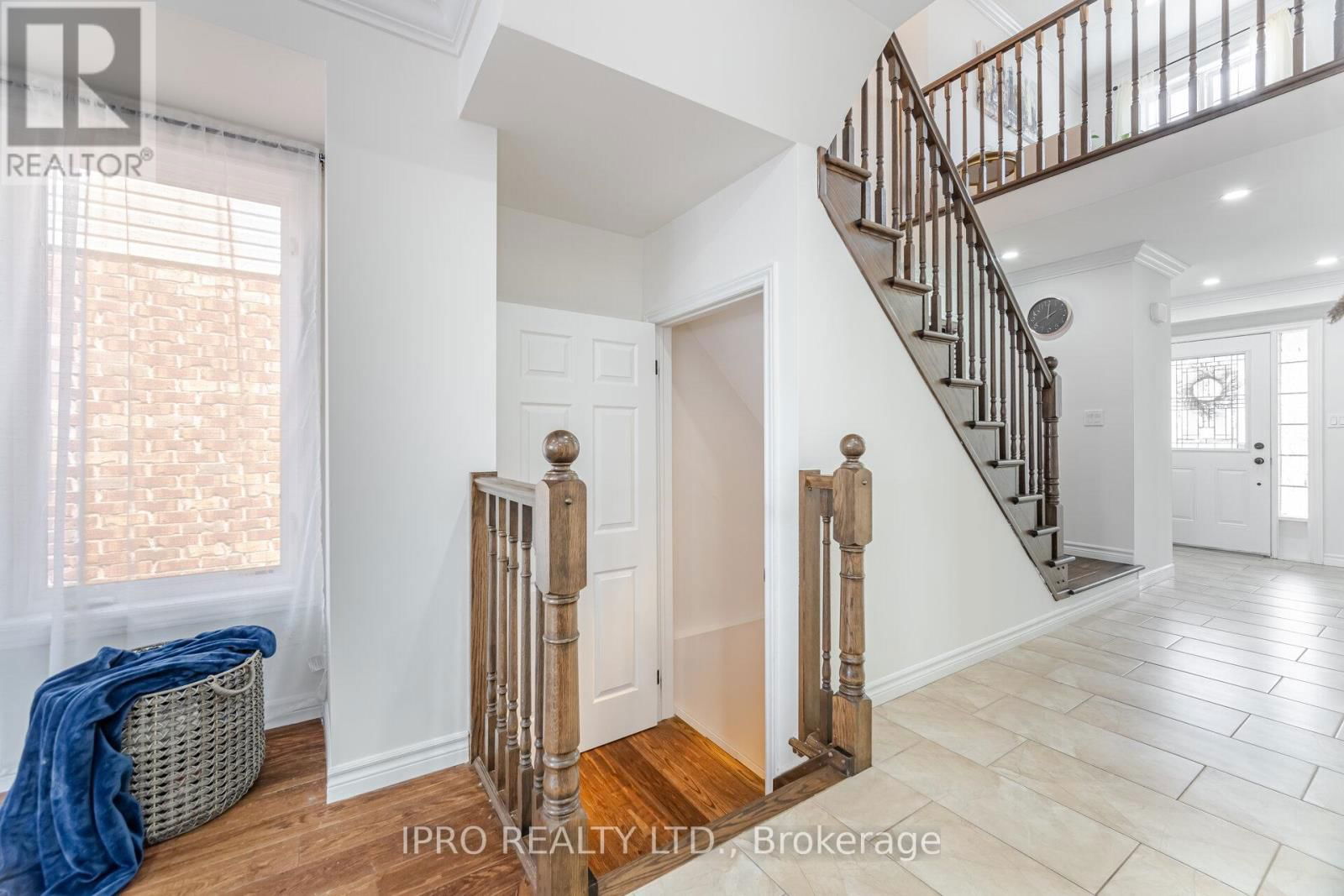 132 COKER CRESCENT Image 30