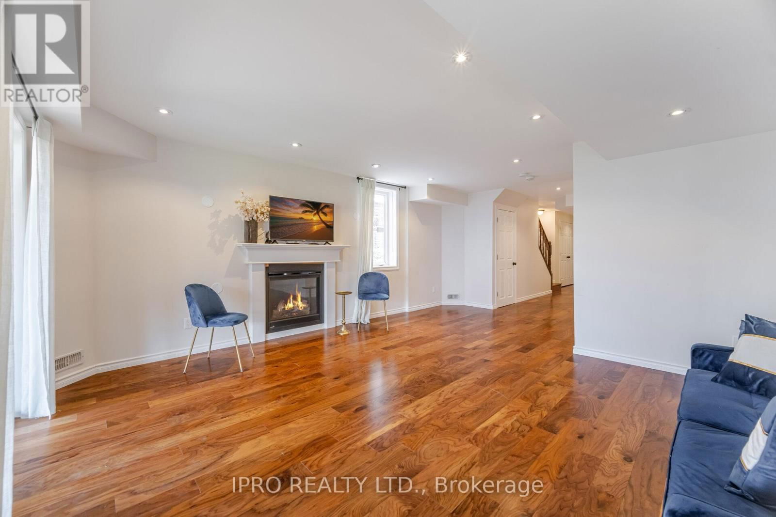 132 COKER CRESCENT Image 31