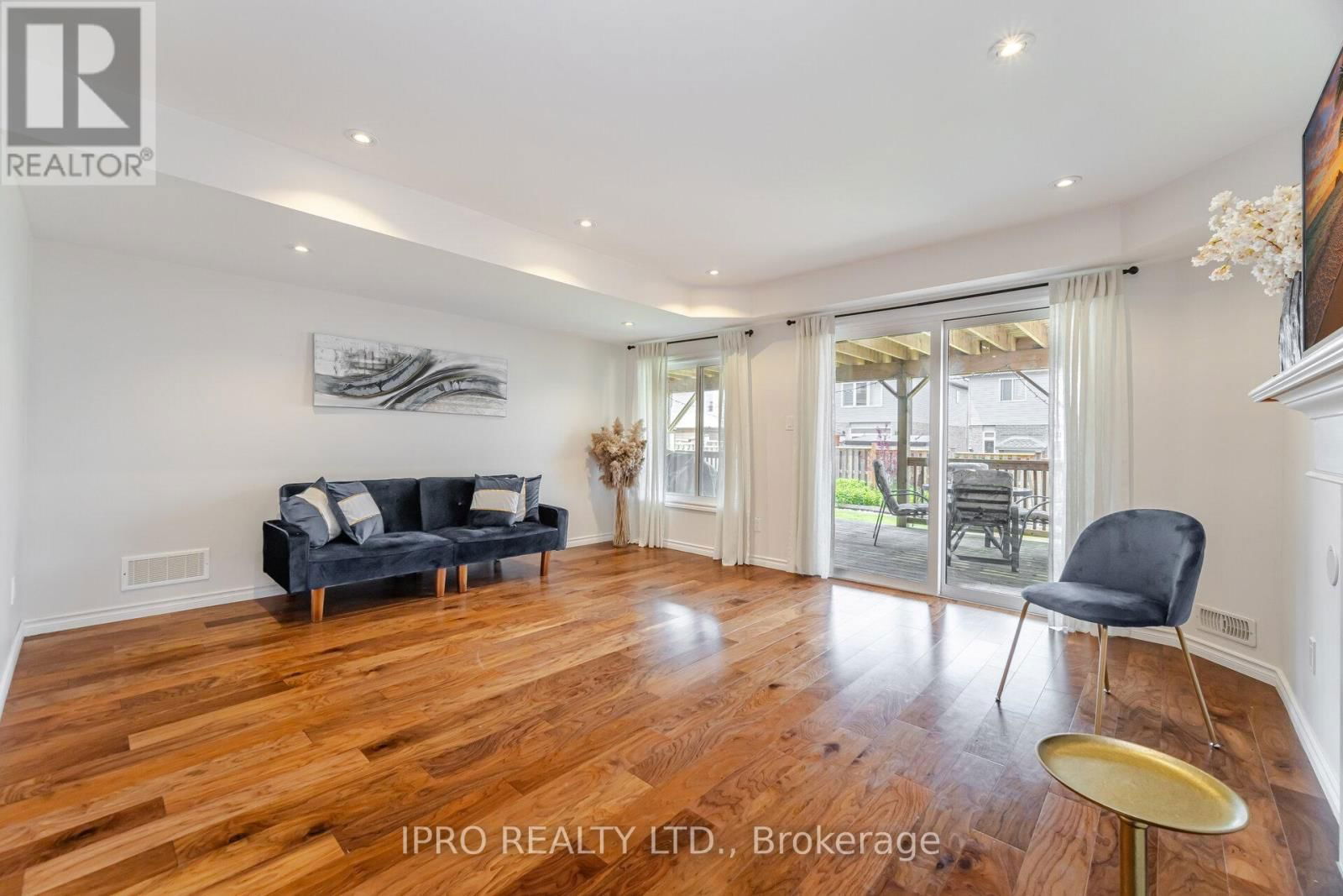 132 COKER CRESCENT Image 32