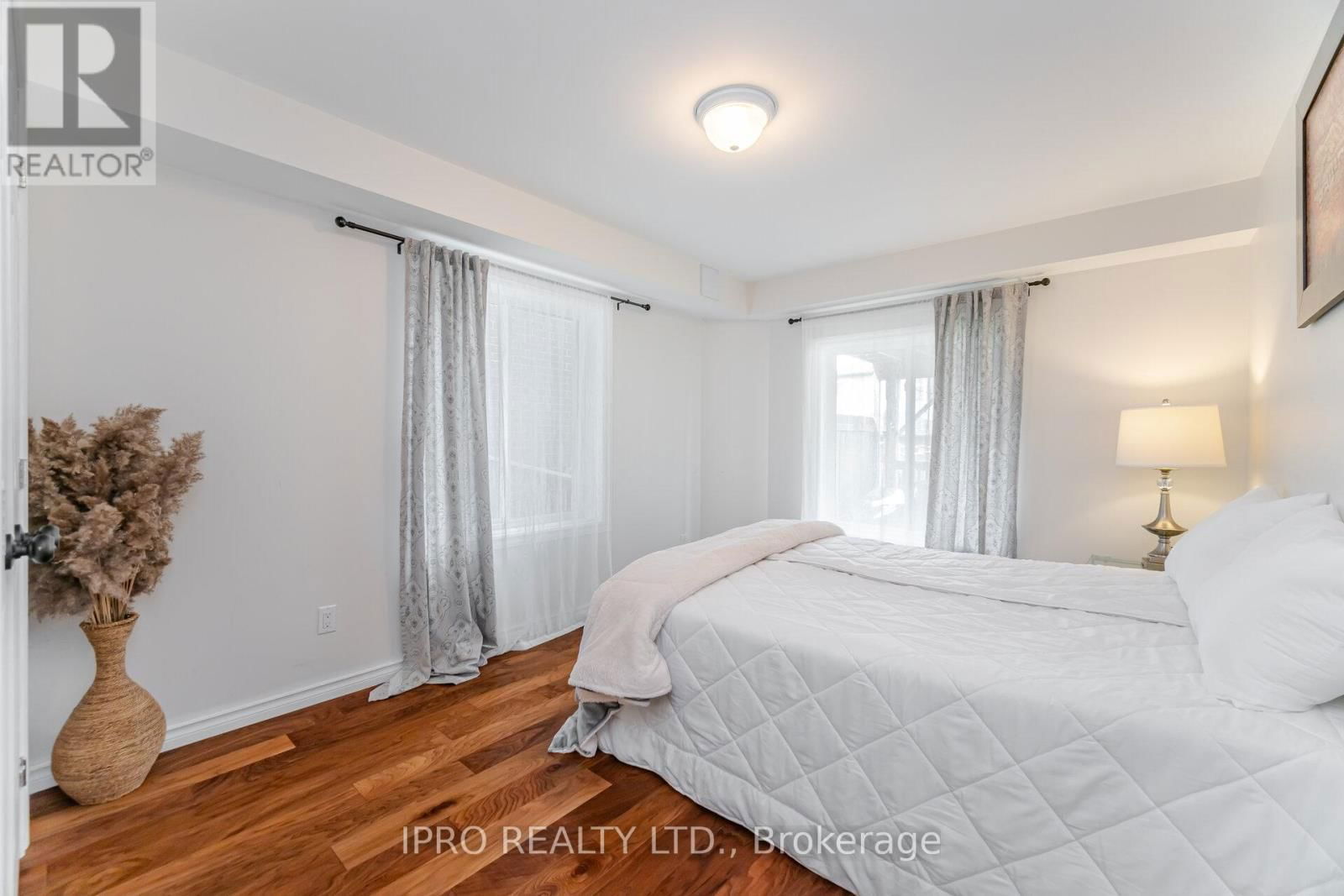132 COKER CRESCENT Image 33
