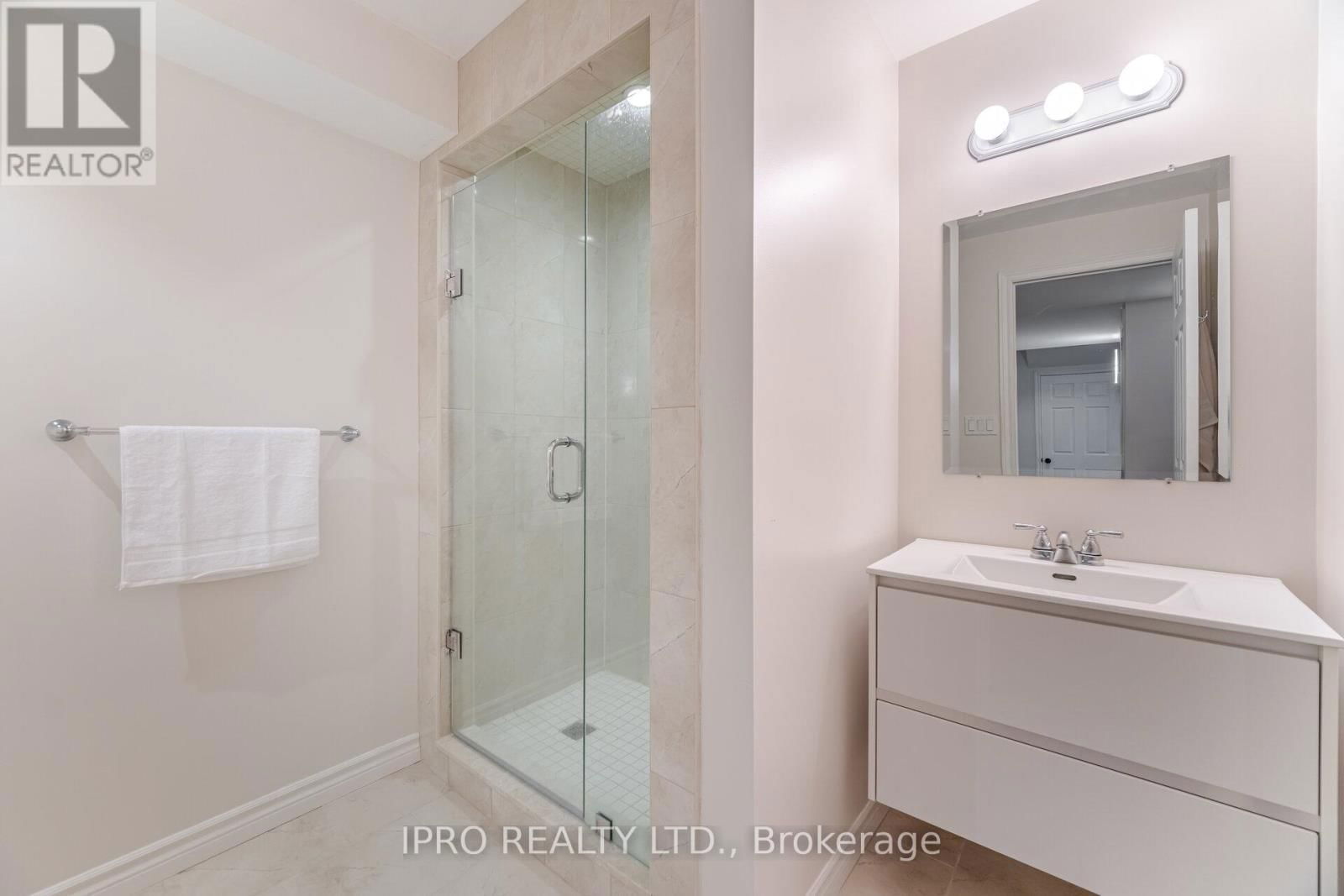132 COKER CRESCENT Image 34
