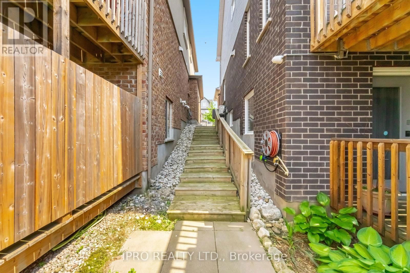 132 COKER CRESCENT Image 39