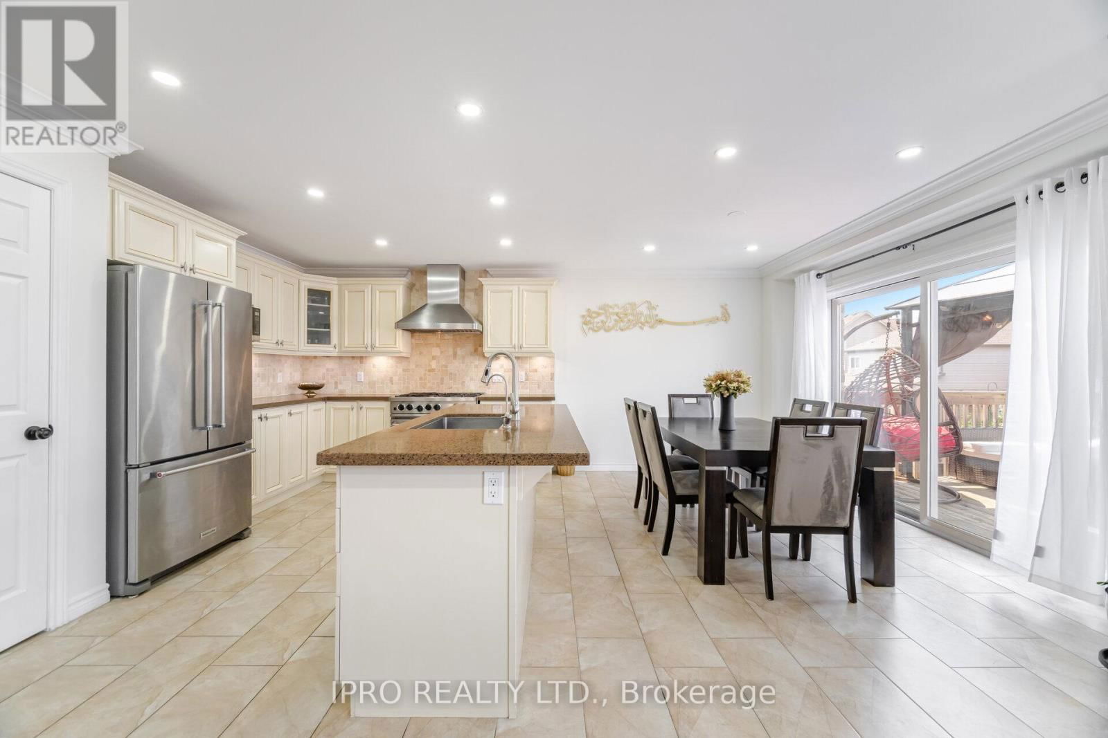 132 COKER CRESCENT Image 9
