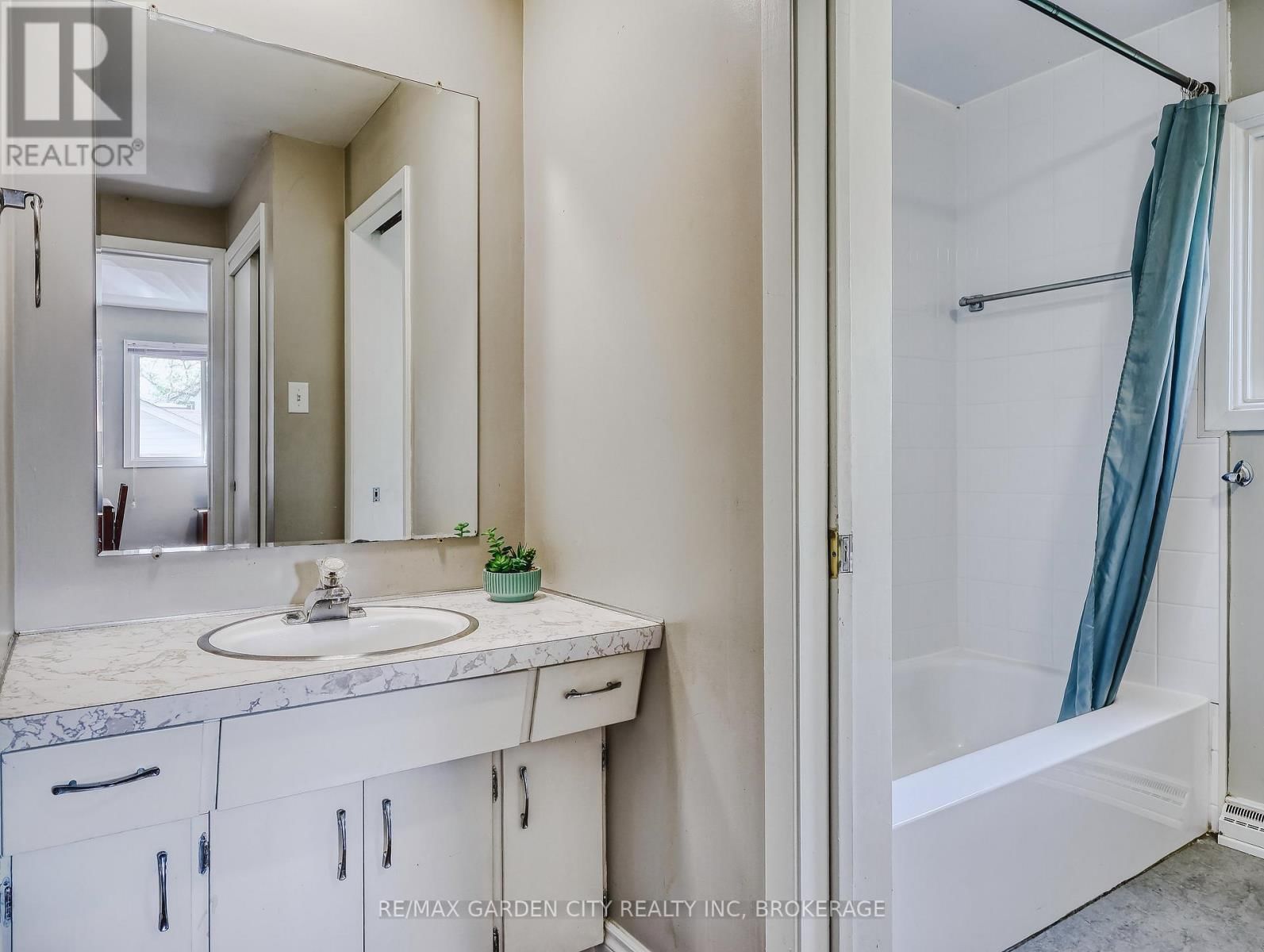 4 ROCKDALE AVENUE Image 35