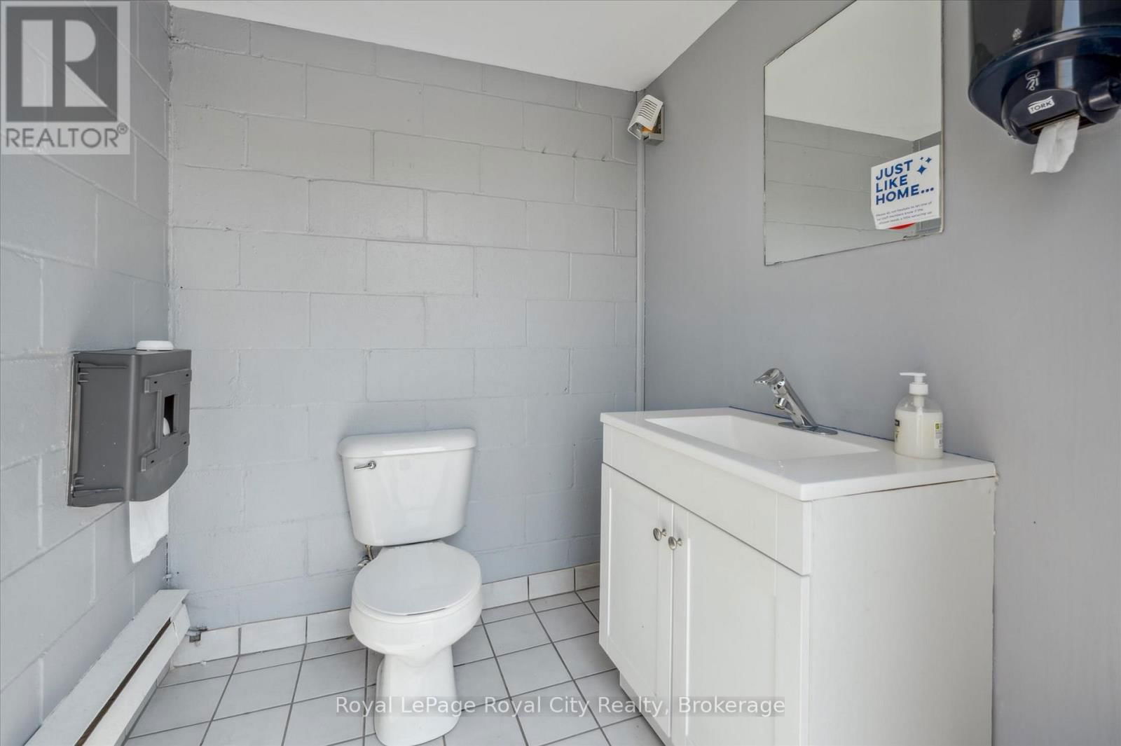 935 ST. DAVID STREET NORTH Image 17