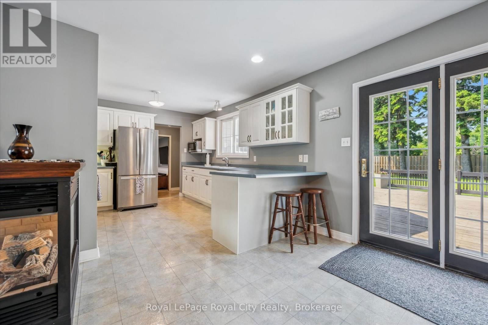 935 ST. DAVID STREET NORTH Image 25