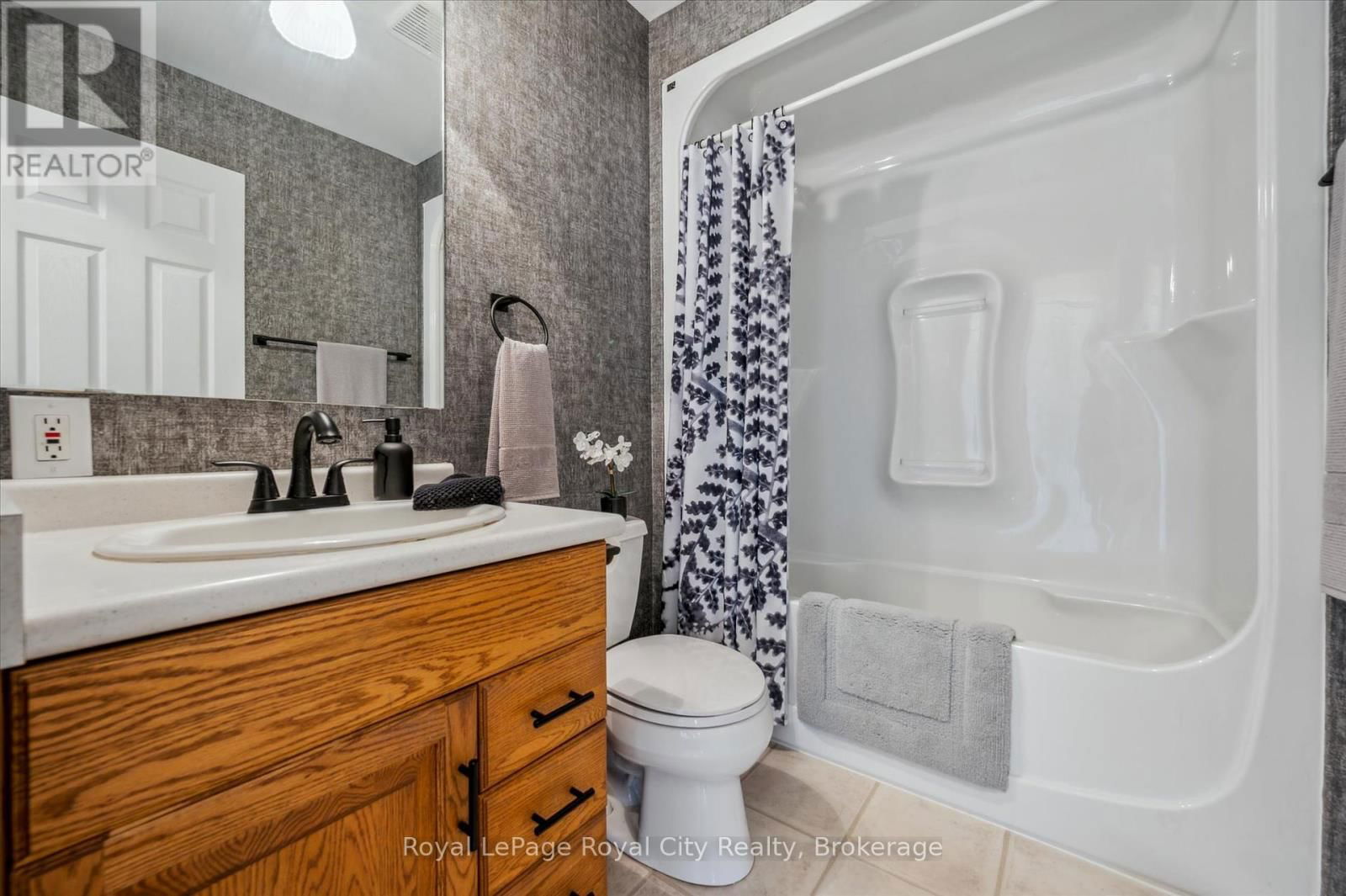 935 ST. DAVID STREET NORTH Image 32