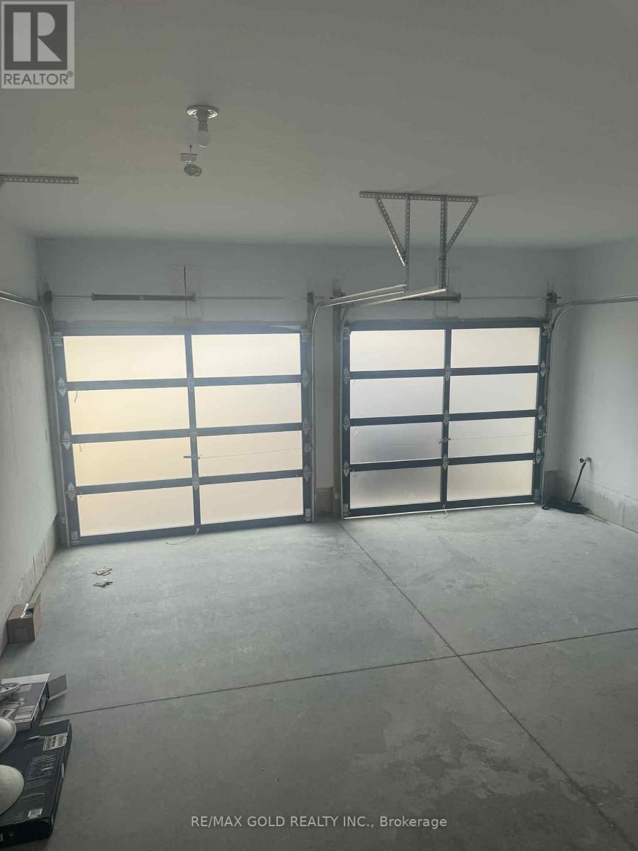 129 HARWOOD AVENUE Image 32