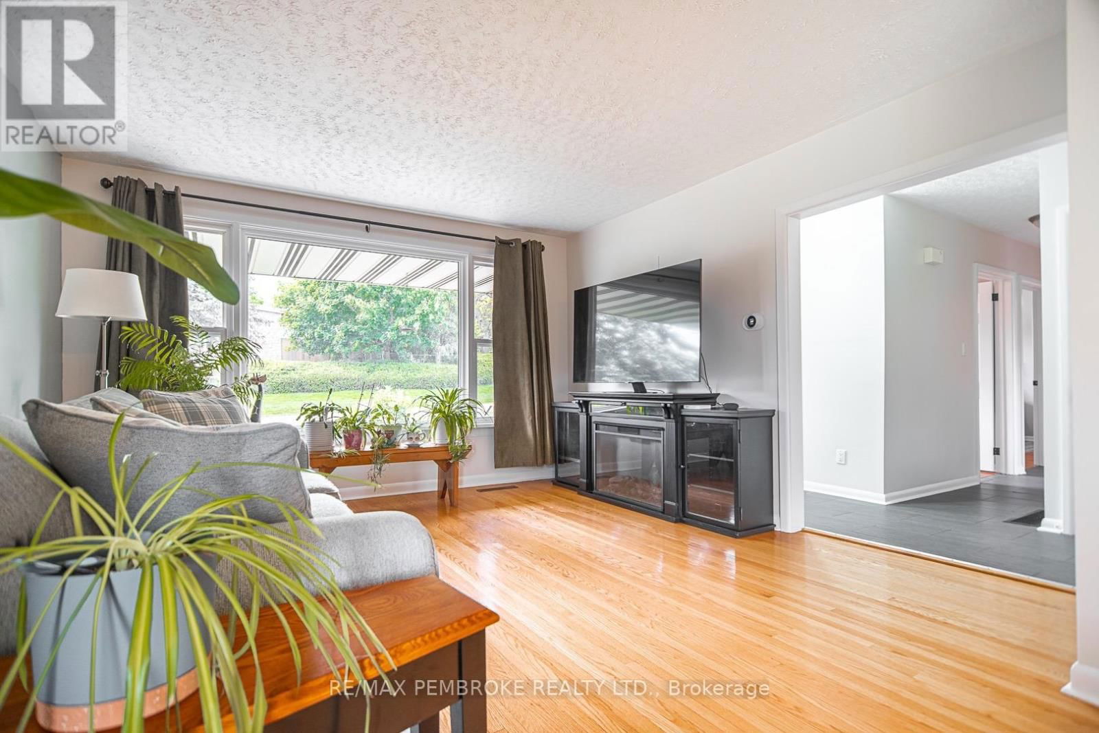 545 HERBERT STREET Image 10