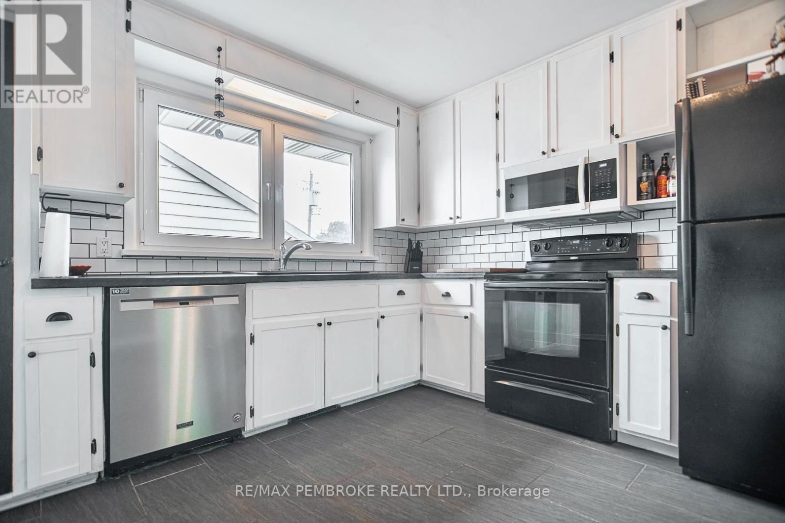 545 HERBERT STREET Image 12