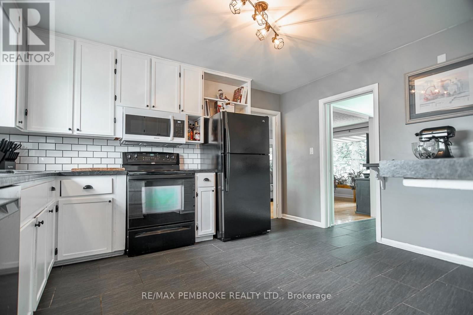 545 HERBERT STREET Image 13