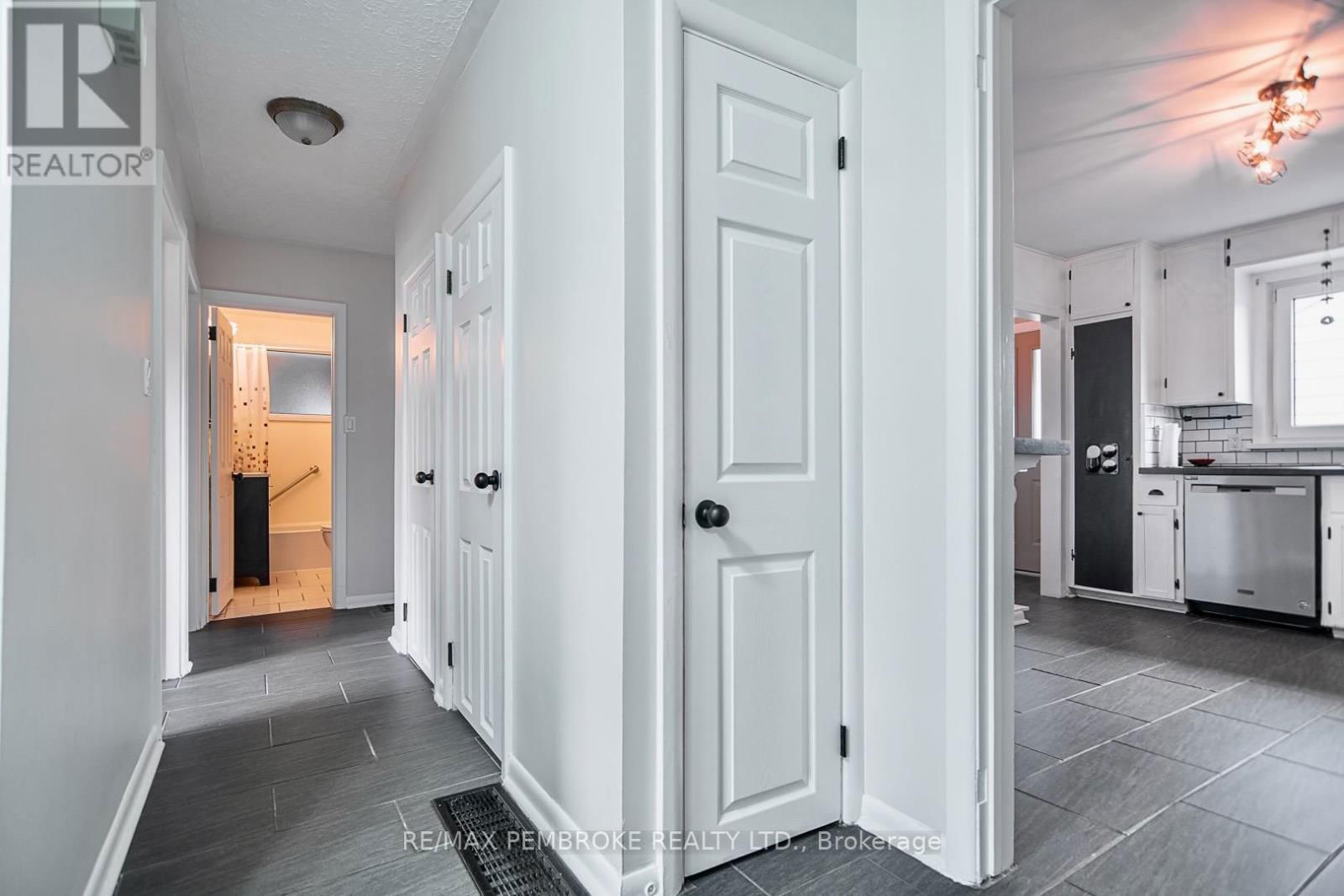 545 HERBERT STREET Image 14