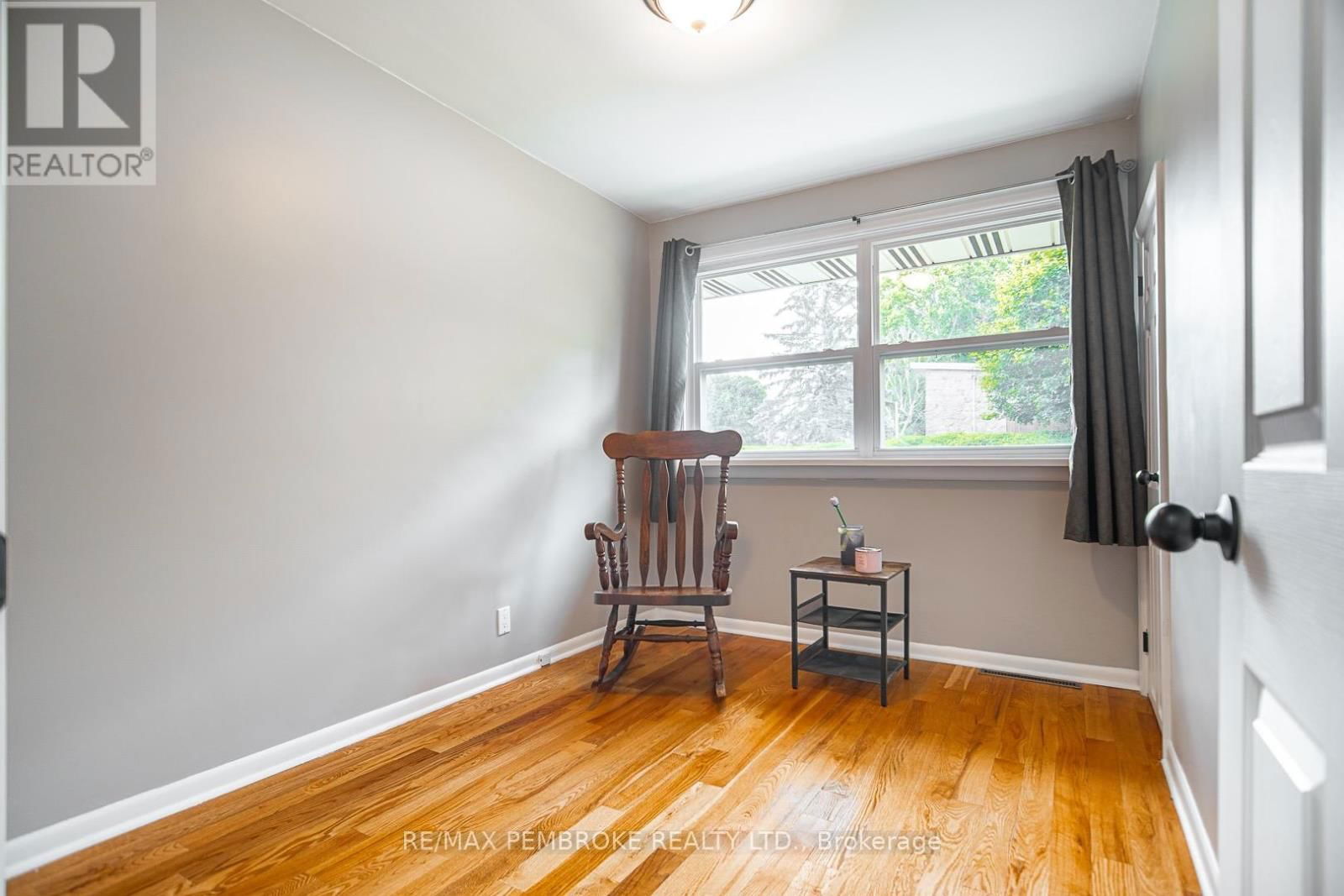 545 HERBERT STREET Image 15